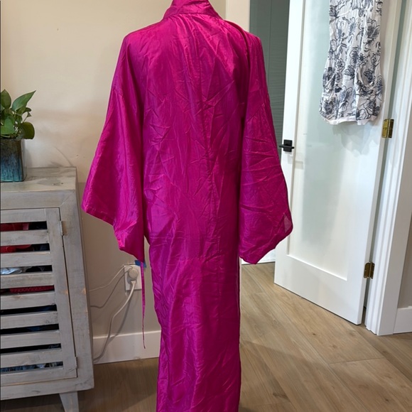 Vibrant Pink Kimono Robe - Picture 6 of 6